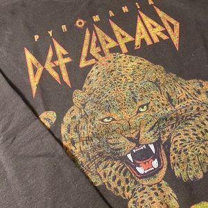 Def Leppard sweatshirt